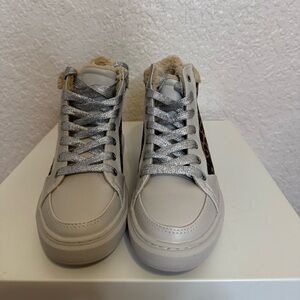 Brand: Marc Fisher / Stlye: Fellow Leopard Faux Collar High Tops / Size: 5.5M